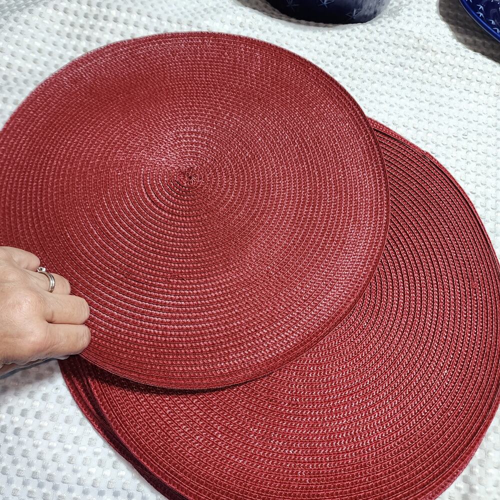 DII INDOOR/OUTDOOR SET OF 7 RED WOVEN ROUND PLACEMATS - Picture 2 of 3